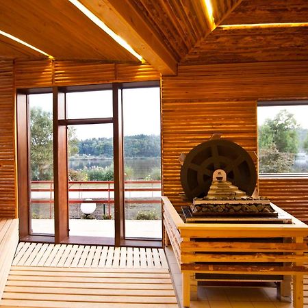 To Wellness Hotel Банк Экстерьер фото