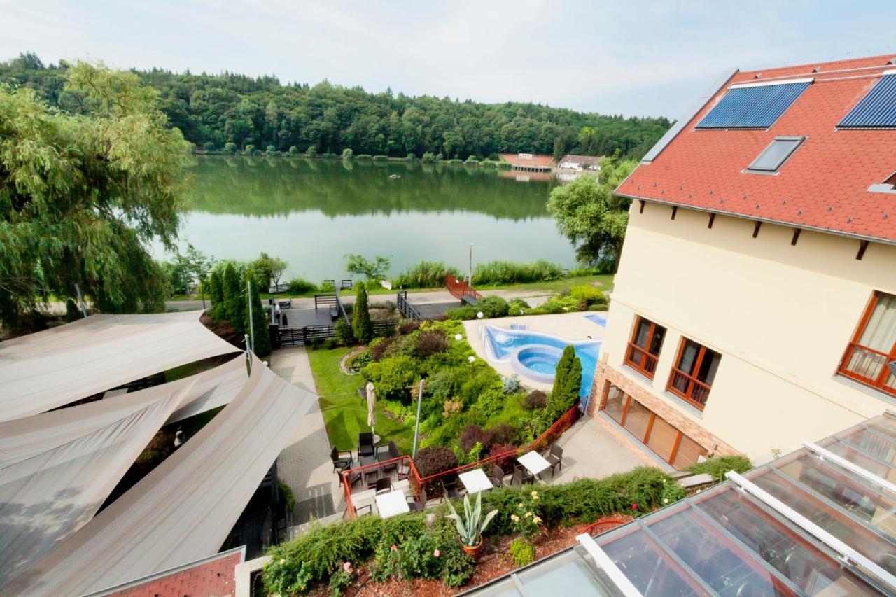 To Wellness Hotel Банк Экстерьер фото