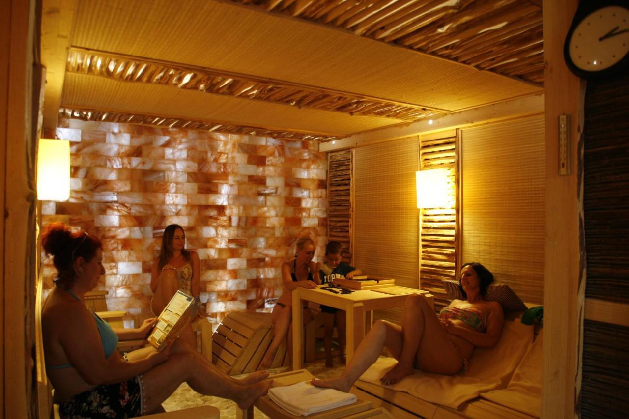 To Wellness Hotel Банк Экстерьер фото