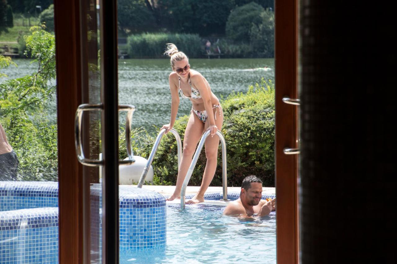 To Wellness Hotel Банк Экстерьер фото