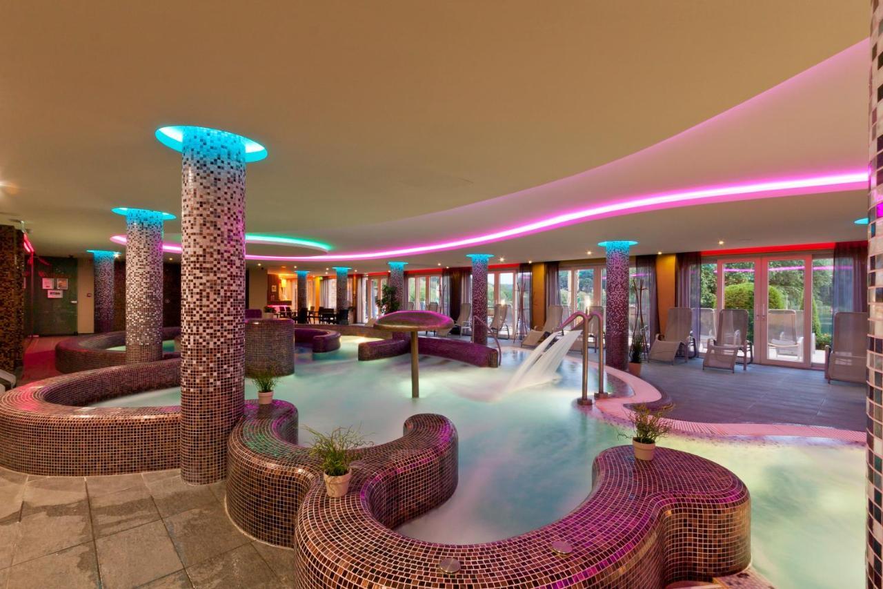 To Wellness Hotel Банк Экстерьер фото