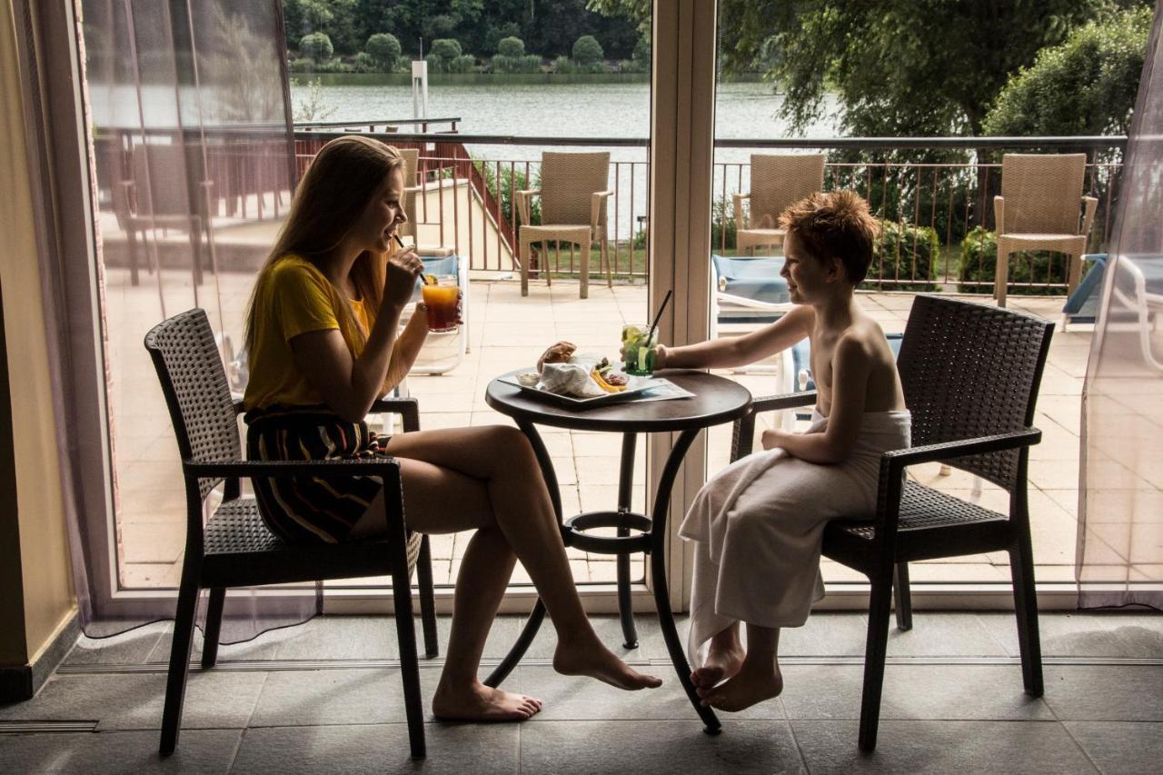 To Wellness Hotel Банк Экстерьер фото