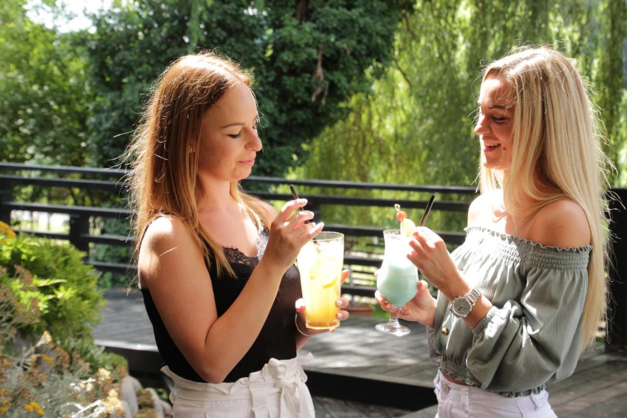 To Wellness Hotel Банк Экстерьер фото