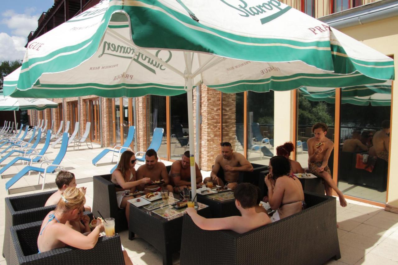 To Wellness Hotel Банк Экстерьер фото