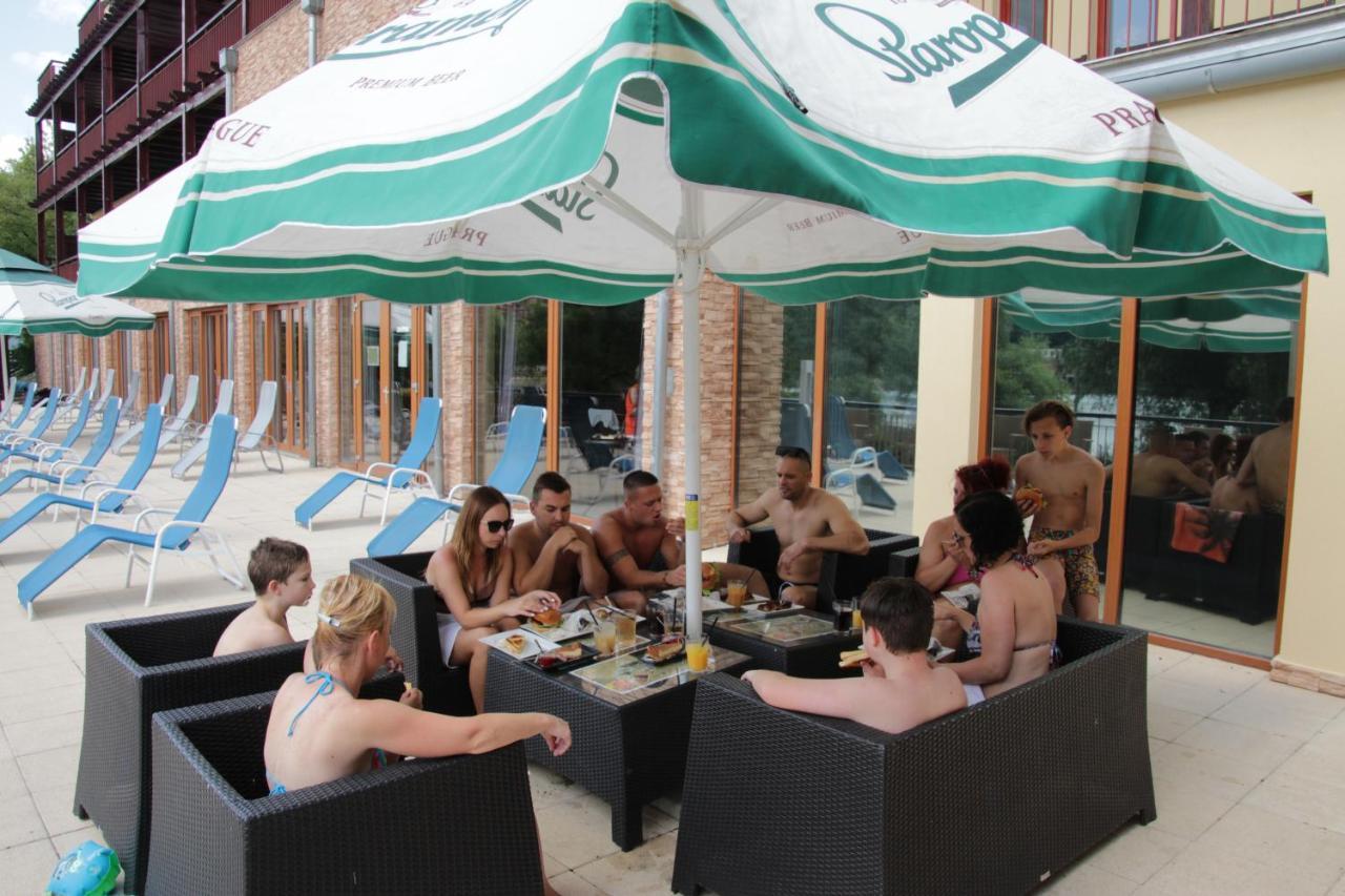 To Wellness Hotel Банк Экстерьер фото