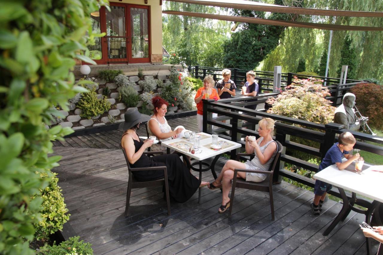 To Wellness Hotel Банк Экстерьер фото