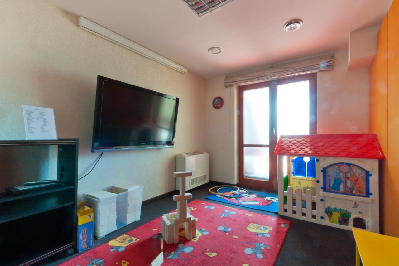 To Wellness Hotel Банк Экстерьер фото