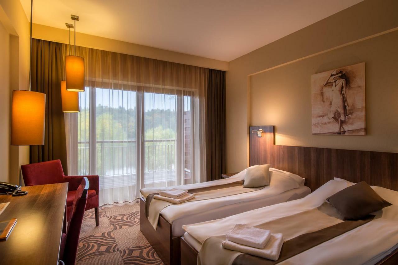 To Wellness Hotel Банк Экстерьер фото