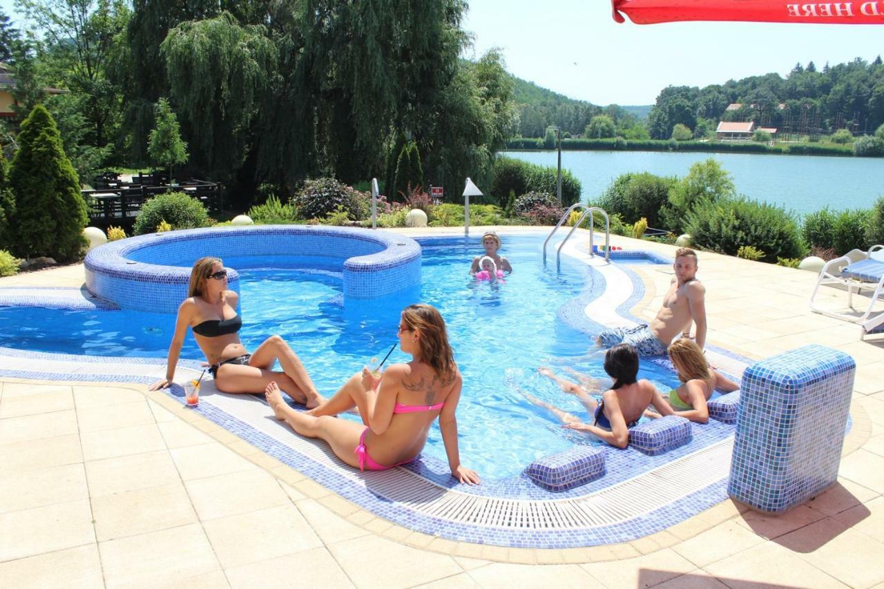 To Wellness Hotel Банк Экстерьер фото