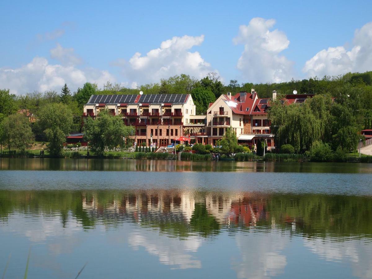 To Wellness Hotel Банк Экстерьер фото
