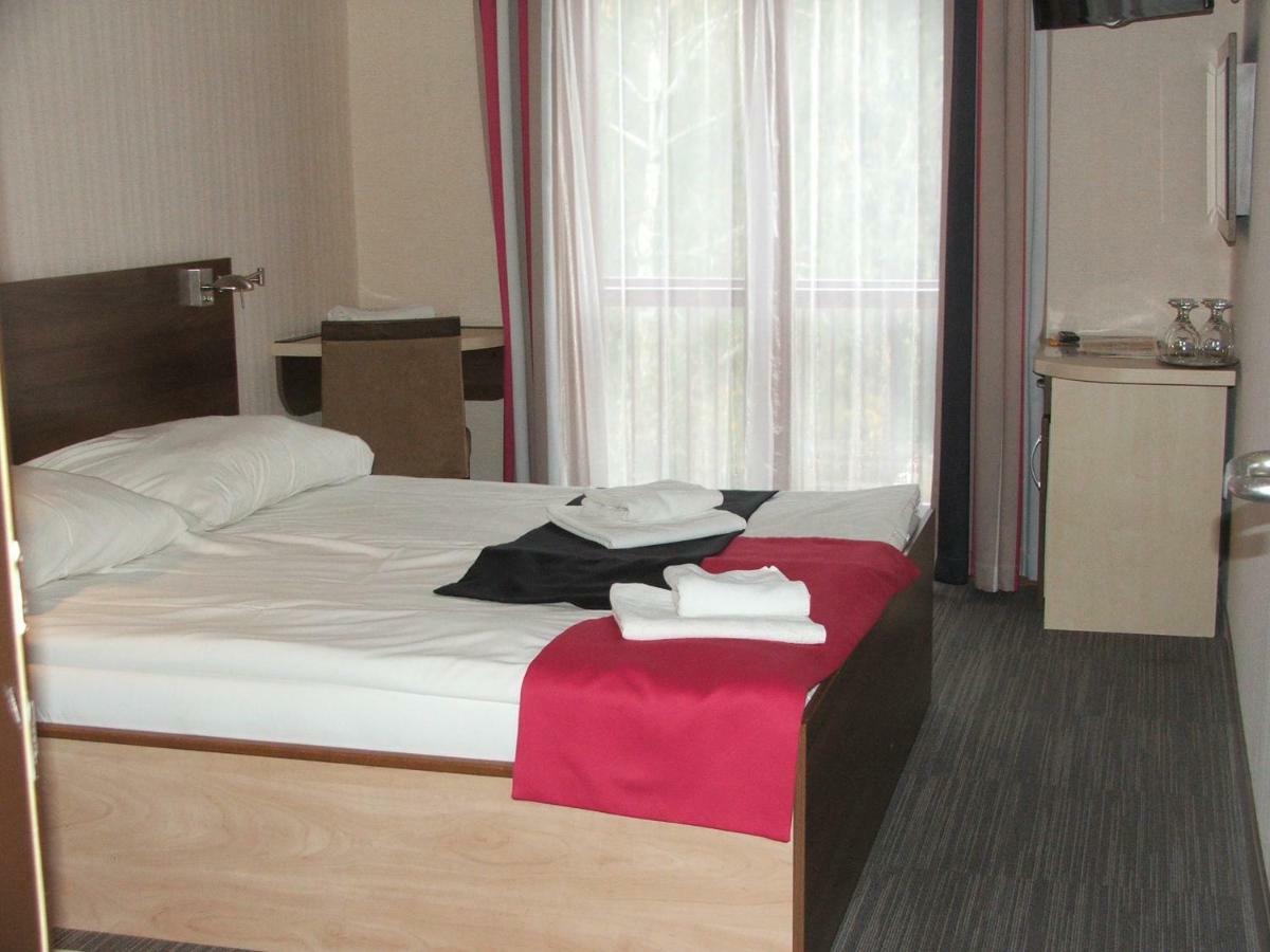 To Wellness Hotel Банк Экстерьер фото