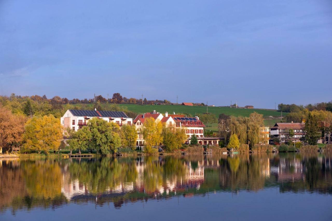 To Wellness Hotel Банк Экстерьер фото