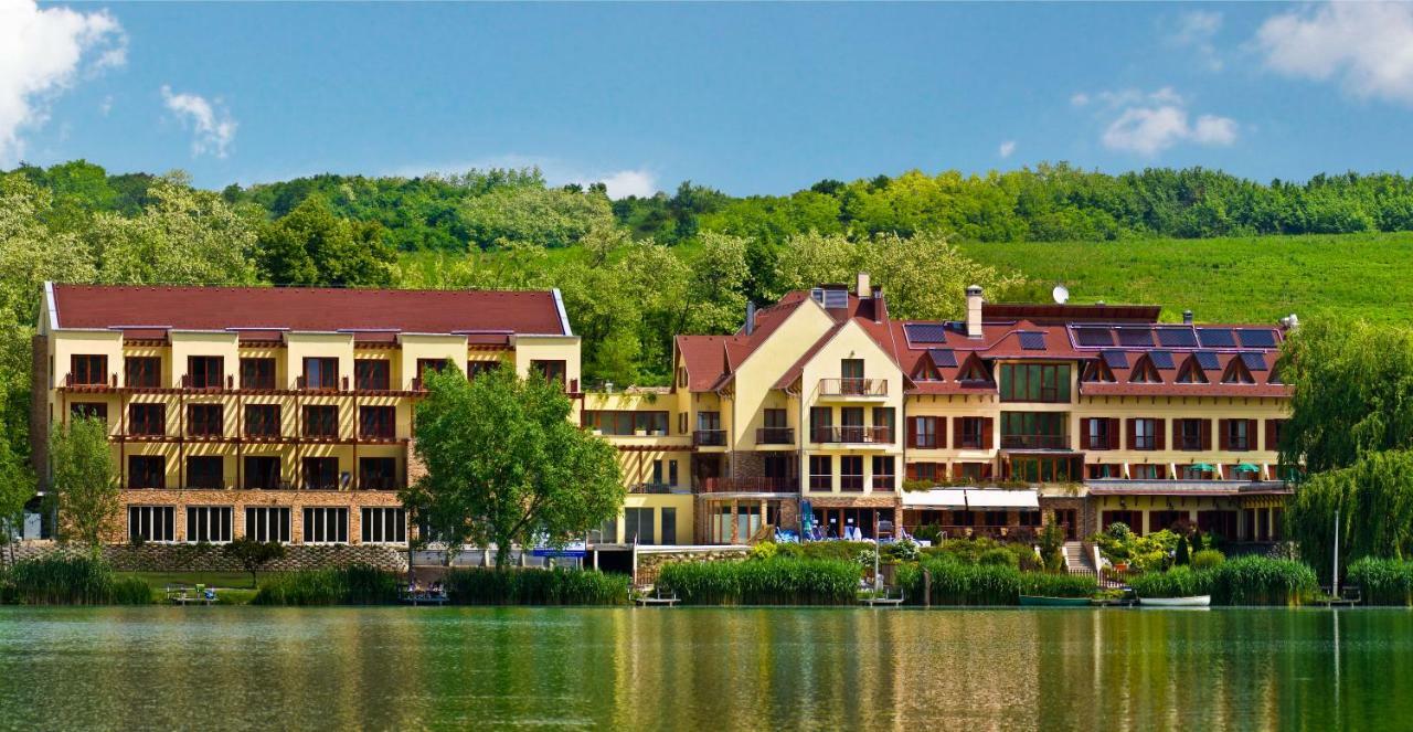 To Wellness Hotel Банк Экстерьер фото